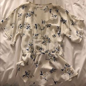 ❌❌SOLD❌❌ Floral blouse